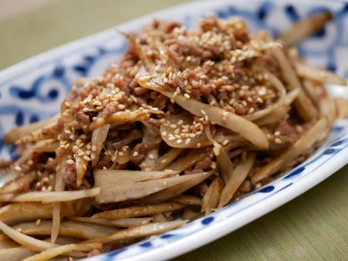 ごぼうと合挽ミンチのピリ辛炒め